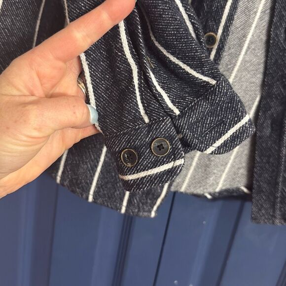 Zara Relaxed Fit Striped Button Down Size S - Picture 4 of 7